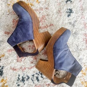 RARE COLOR Free People Amber Orchard Blue Navy Clogs